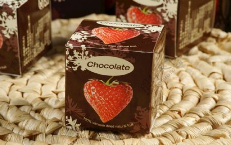 草莓黑巧克力包装盒