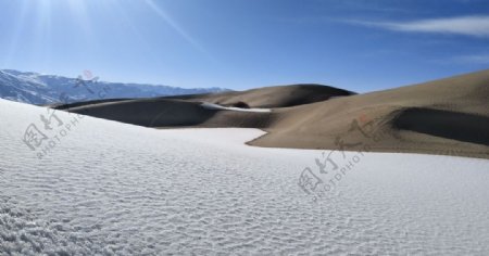 西藏沙漠雪景