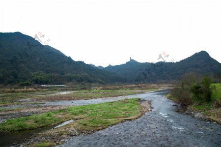 绵延起伏风光秀丽的山峰