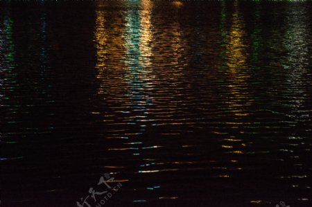 水面夜景波光粼粼摄影