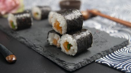 日式料理系列之三文鱼寿司卷