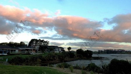 新西兰海湾小镇黄昏风景