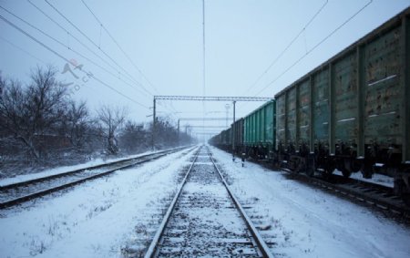 冬天火车铁轨大雪风景