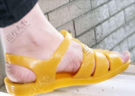 黄色时尚凉鞋