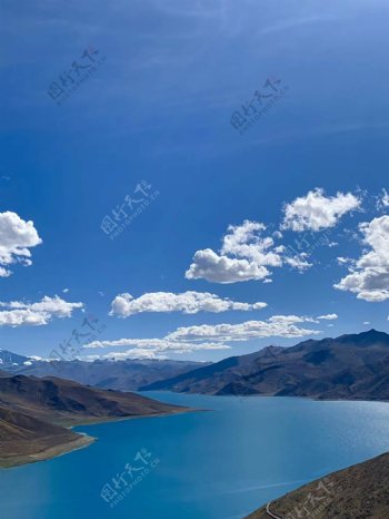 蓝天白云山川湖泊西藏