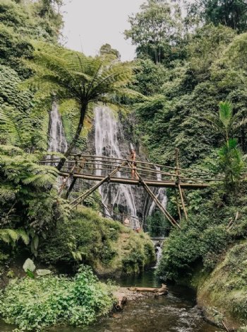 山水吊桥绿色清新自然背景素材