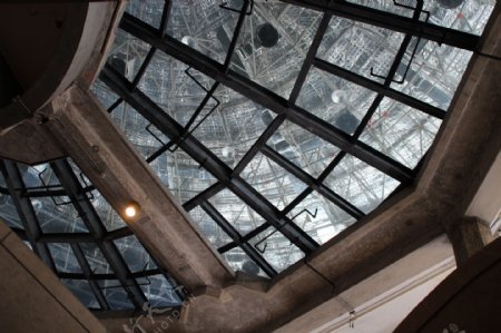 室内建筑玻璃窗顶摄影背景图