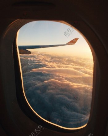 飞机窗户机翼云朵云层天空飞行