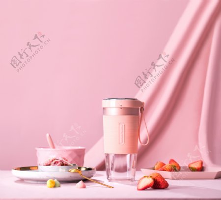 雅粉色榨汁杯