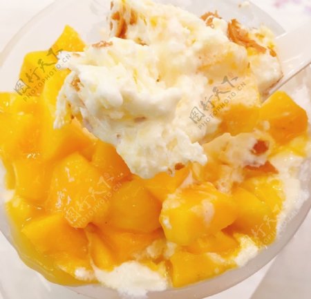 芒果冰淇淋甜品图片
