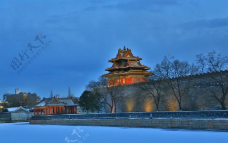 北京雪后的紫禁城角楼美景图片