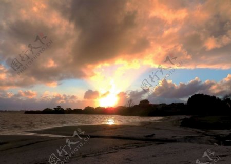 新西兰海滨夕阳风景图片