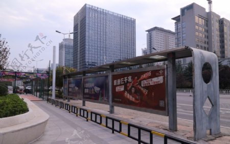 山东临沂地标城市建筑公交站图片