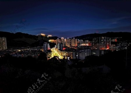 黑夜城市的灯火图片