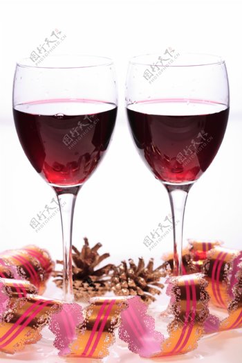 节日两杯葡萄酒红酒图片