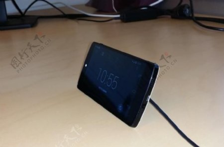 一种无线充电器的Nexus小站方