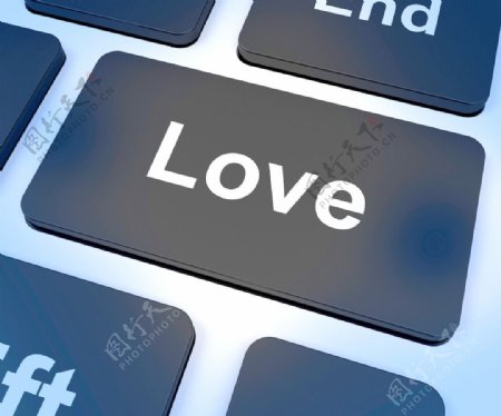 爱电脑钥匙显示爱和浪漫的情人节