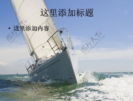 海洋中被大风吹歪的帆船高清