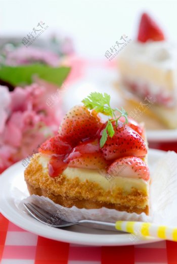 美味的草莓蛋糕高清图片下载