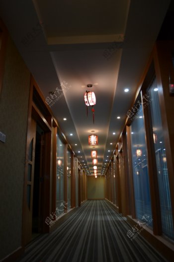 古典风格灯光走廊图片
