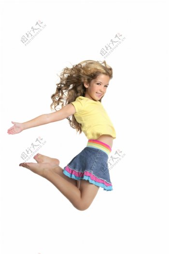 舞蹈跳跃的小女孩图片