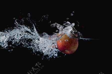 苹果透明清水图片下载