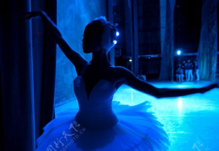 哈萨克斯坦芭蕾舞女演员图片