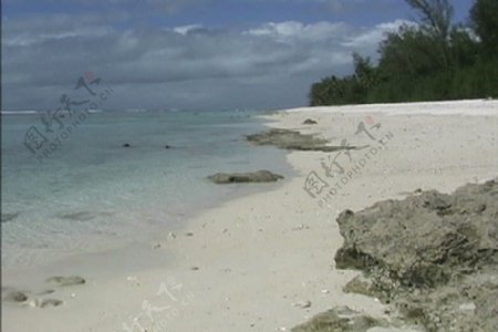 拉罗汤加岛白沙滩的蓝色泻湖股票视频视频免费下载