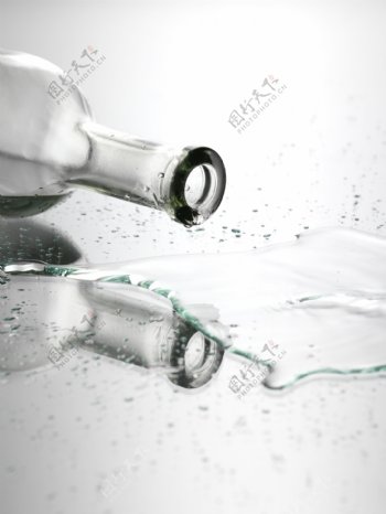 动感水滴水珠瓶子图片