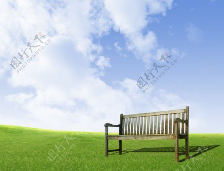 蓝天白云草地草坪木椅椅子日韩盛典