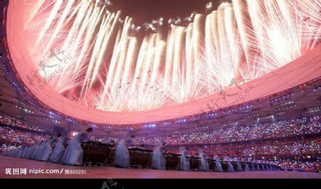 奥运会会场烟花喷射图片