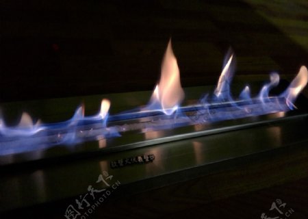 蓝色火焰壁炉图片