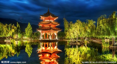 中国园林古塔壮观夜景图片