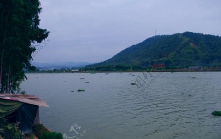 山水风景梅江两岸图片