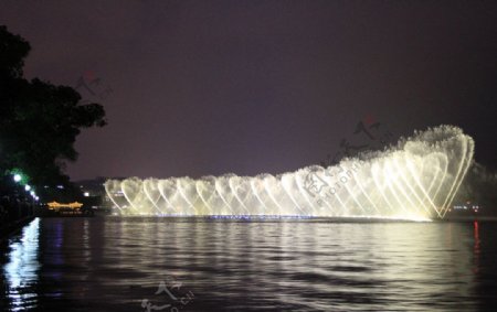 西湖夜景图片