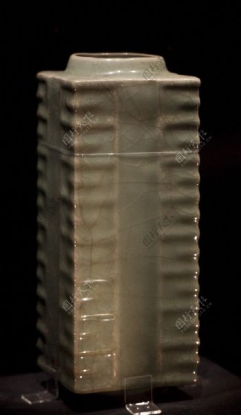 龙泉窑青釉琮式瓶图片