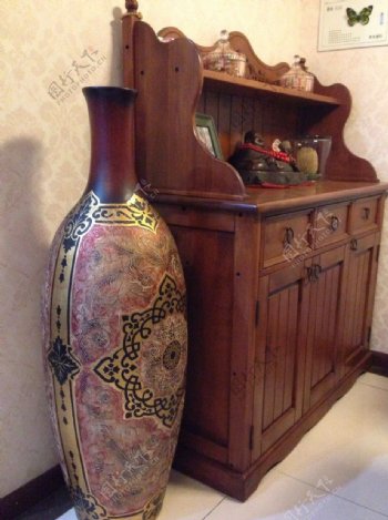 花瓶备餐柜图片