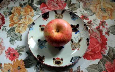 苹果盘子图片