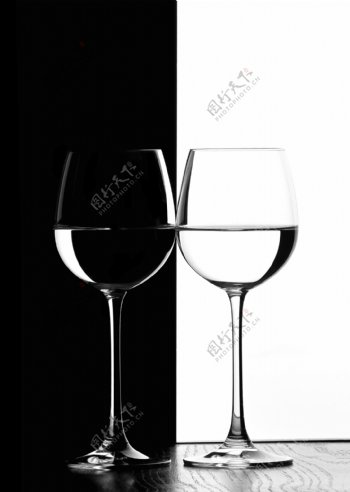 黑白酒杯图片