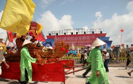 京族哈节迎神图片