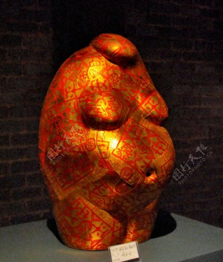 抽象雕塑胖女人图片
