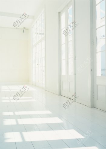 白色走廊图片
