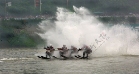 内江中美澳艺术滑水对抗赛图片
