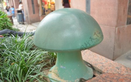 蘑菇街头雕塑图片