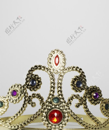 金色宝石王冠图片