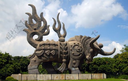 深圳四海公园盖世金牛雕塑图片