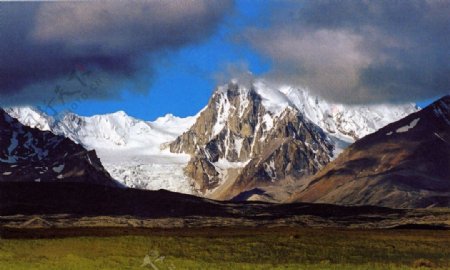 珠峰珠穆朗玛峰第一高峰图片