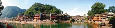湘西凤凰沱江风景船青山绿水吊角楼古城古建筑图片