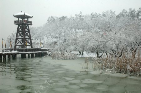 三国城雪景图片