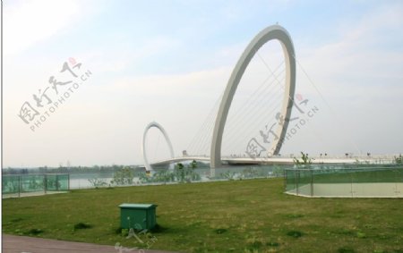 南京眼步行桥侧翼图片